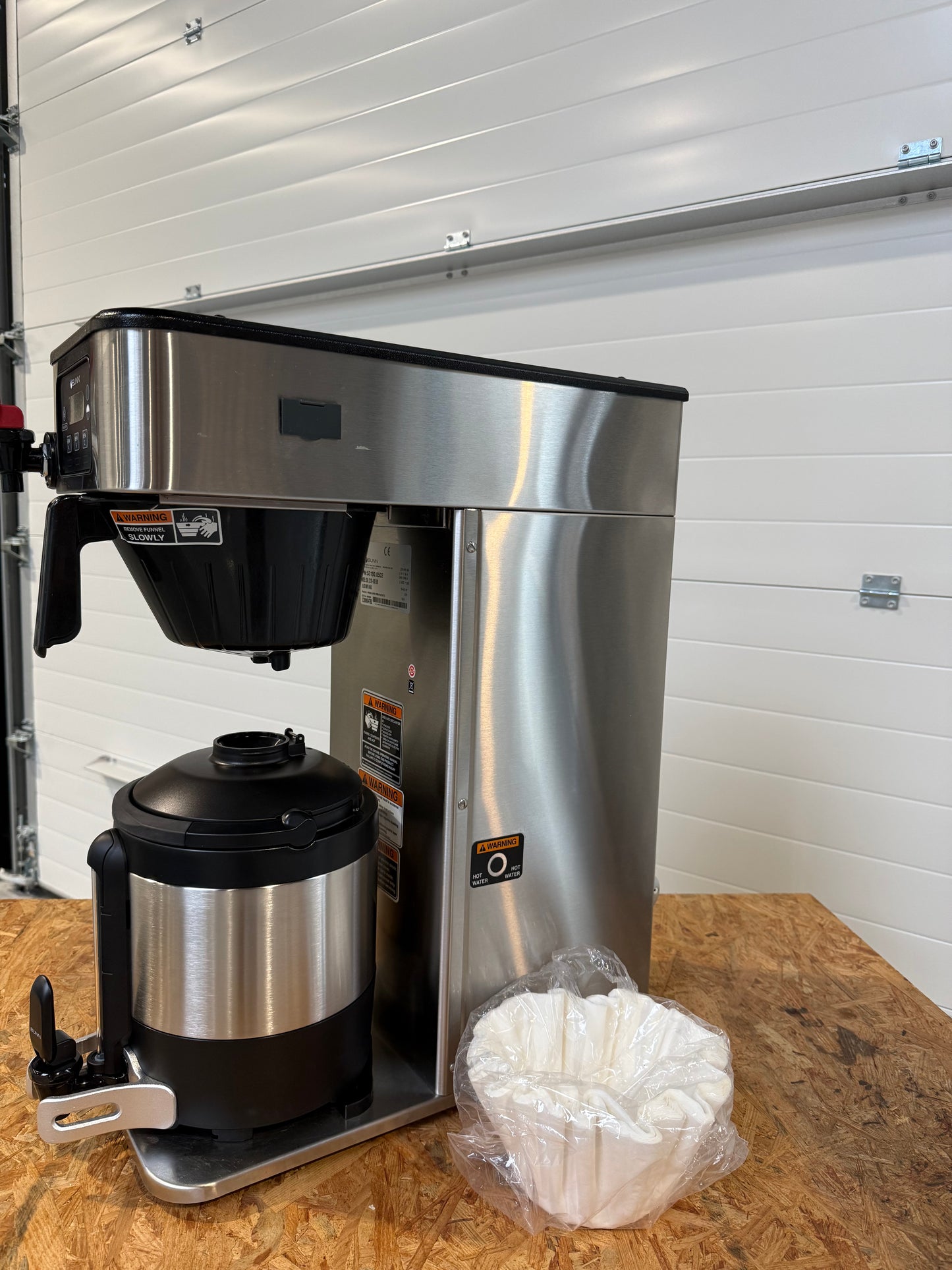 Tweedehands Bunn ICB filterkoffietoestel + thermos 3.8 Liter 1 doos filterpapier