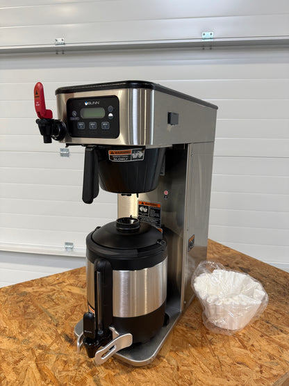Tweedehands Bunn ICB filterkoffietoestel + thermos 3.8 Liter 1 doos filterpapier